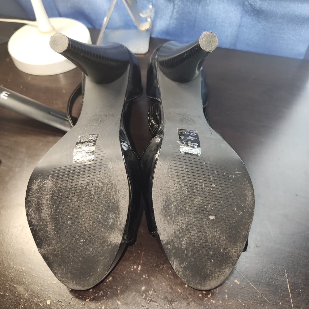 Blk open toes heel